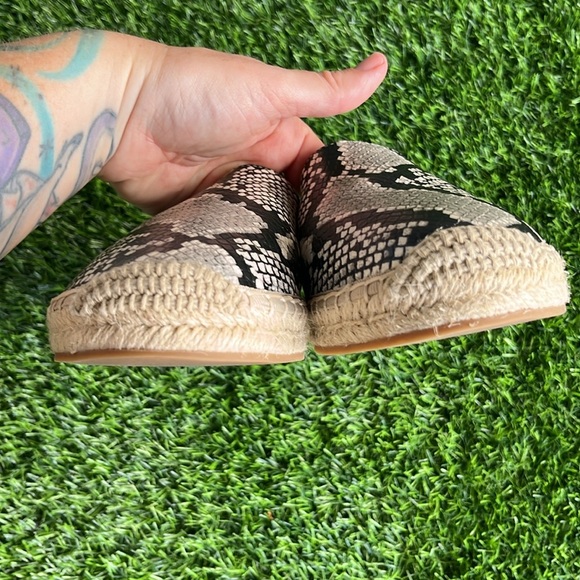 BANANA REPUBLIC Tan & Black Women’s Snake Print Espadrille Slide size 9 - Picture 4 of 8